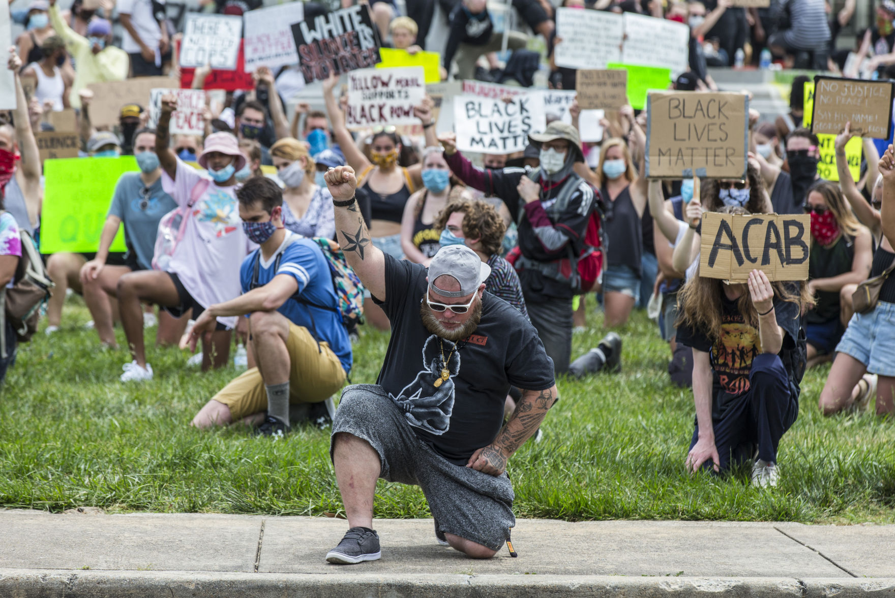 Protesters at Lee Monument